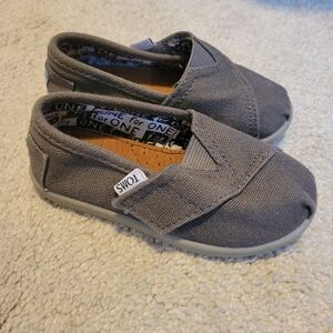 TOMS Toddler Size 6 Brown Moccasins